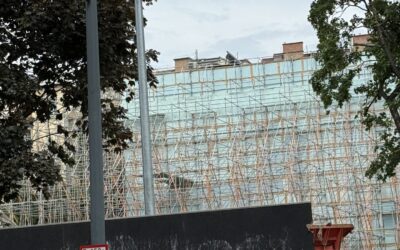 Zajárnyékoló fal Belvárosi építkezésen – Silsonic gyapot kültéren